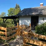 Ruhiger Und Renovierter Mit Grossem Hundefreundlichem Garten Zur Alleinnutzung * Remtengruen