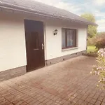 Ruhiger Und Renovierter Mit Grossem Hundefreundlichem Garten Zur Alleinnutzung Holiday home
