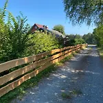 Ruhiger Und Renovierter Mit Grossem Hundefreundlichem Garten Zur Alleinnutzung