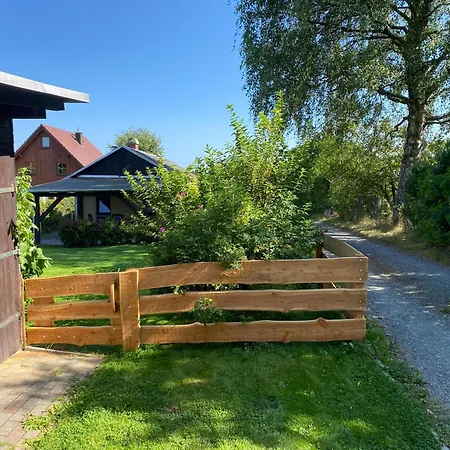 Ruhiger Und Renovierter Mit Großem Hundefreundlichem Garten Zur Alleinnutzung Ferienhaus