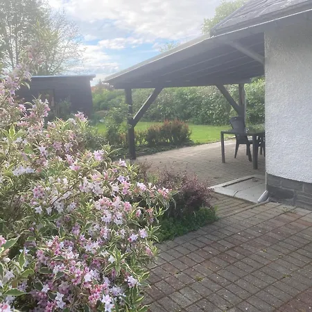 Ruhiger Und Renovierter Mit Grossem Hundefreundlichem Garten Zur Alleinnutzung *