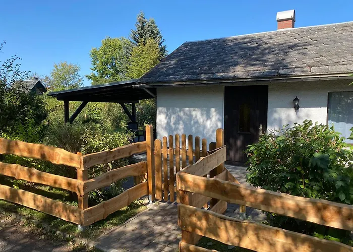 Ruhiger Und Renovierter Mit Grossem Hundefreundlichem Garten Zur Alleinnutzung * Remtengruen