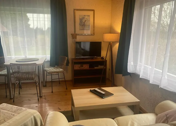 Ruhiger Und Renovierter Bungalow Mit Grossem Hundefreundlichem Garten Zur Alleinnutzung