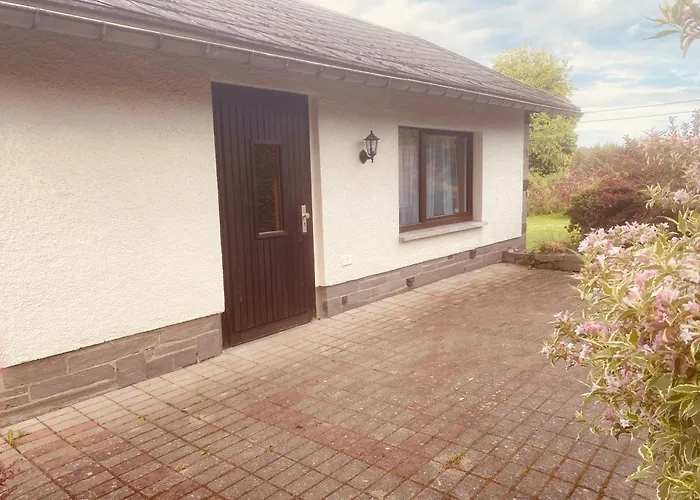 Ruhiger Und Renovierter Mit Grossem Hundefreundlichem Garten Zur Alleinnutzung 度假居