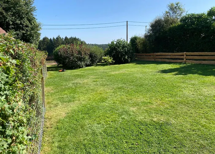 Ruhiger Und Renovierter Mit Großem Hundefreundlichem Garten Zur Alleinnutzung Ferienhaus *