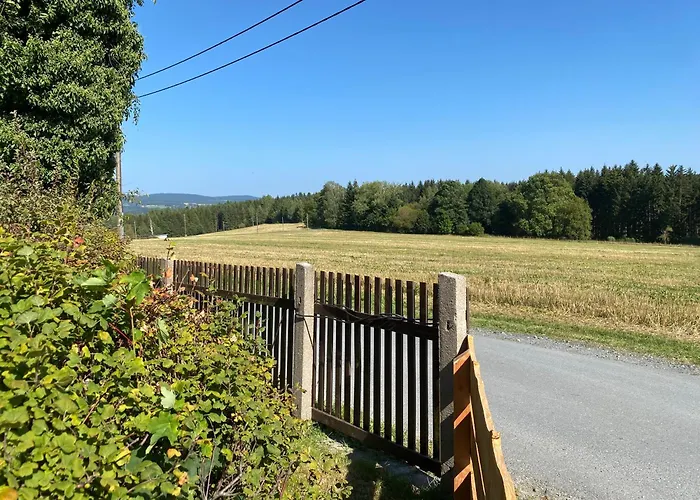 Ferienhaus Ruhiger Und Renovierter Mit Großem Hundefreundlichem Garten Zur Alleinnutzung *