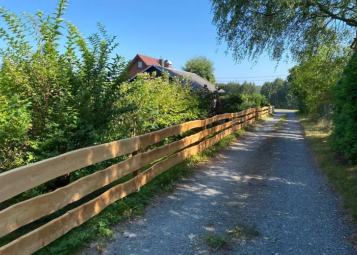 Ruhiger Und Renovierter Mit Großem Hundefreundlichem Garten Zur Alleinnutzung